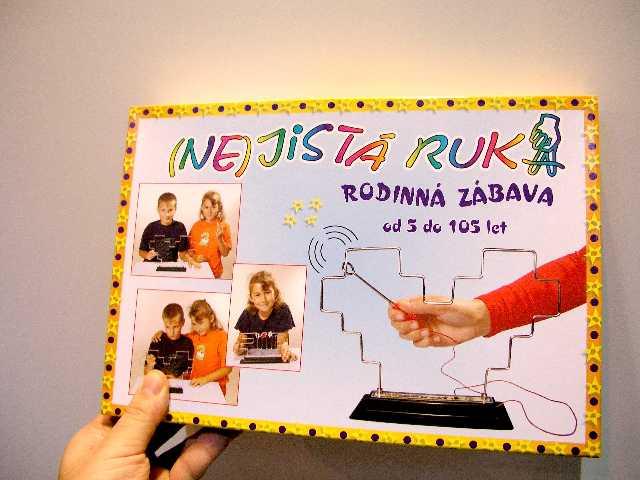 (NE)jistá ruka